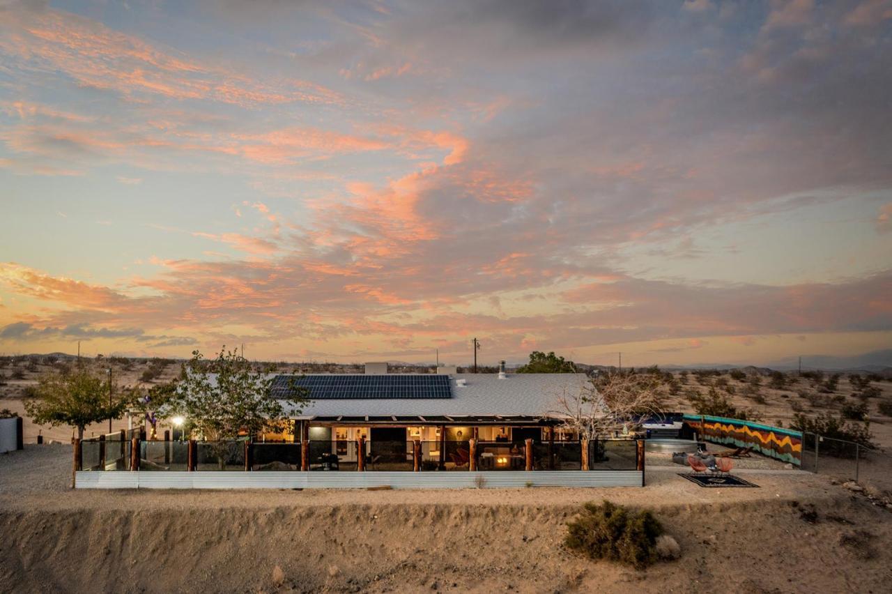 Sapphire Haven + Casita! Pool + Spa + Movie Theatre + 10 Min To Monument! Joshua Tree Exterior foto
