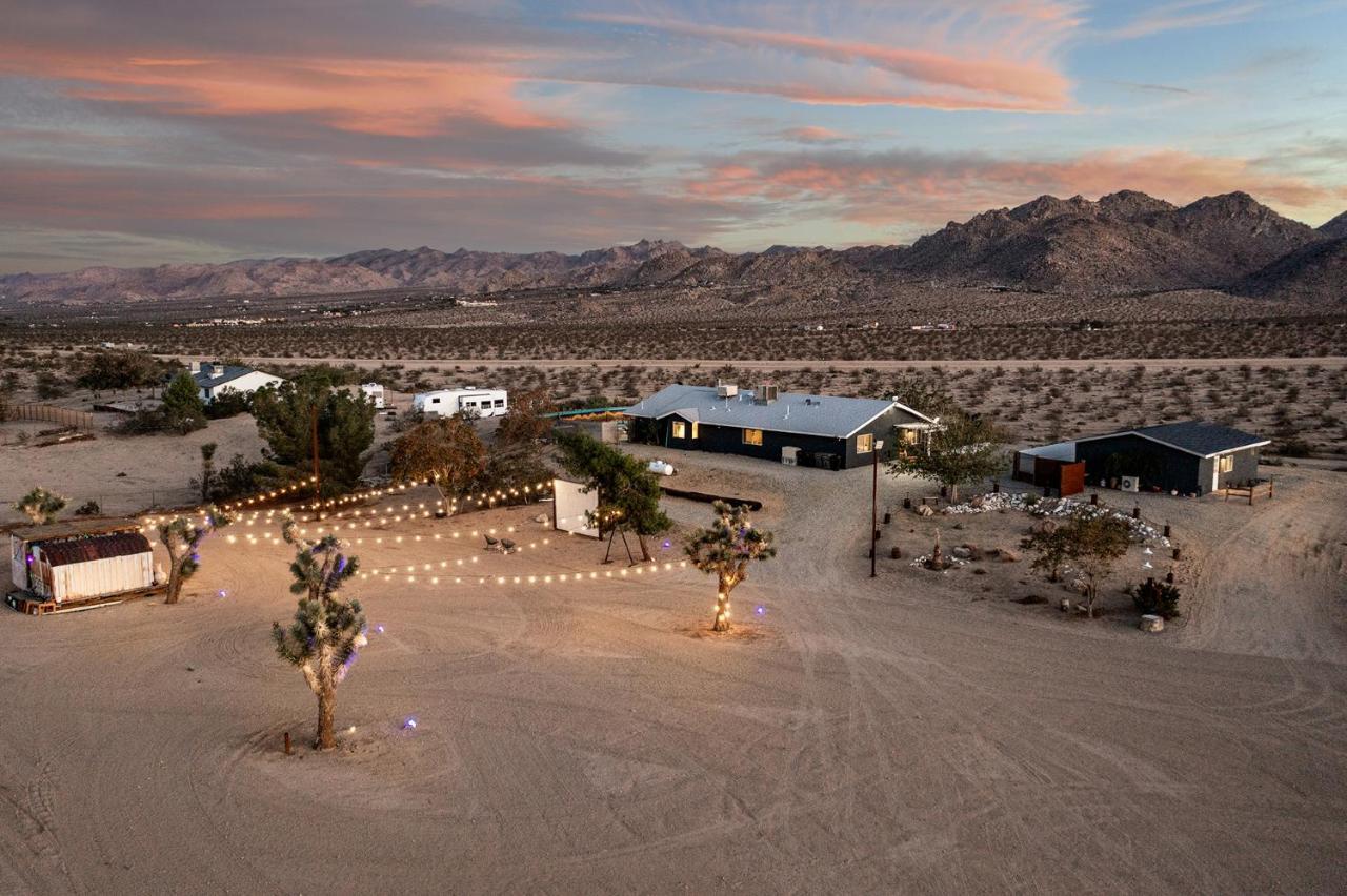 Sapphire Haven + Casita! Pool + Spa + Movie Theatre + 10 Min To Monument! Joshua Tree Exterior foto