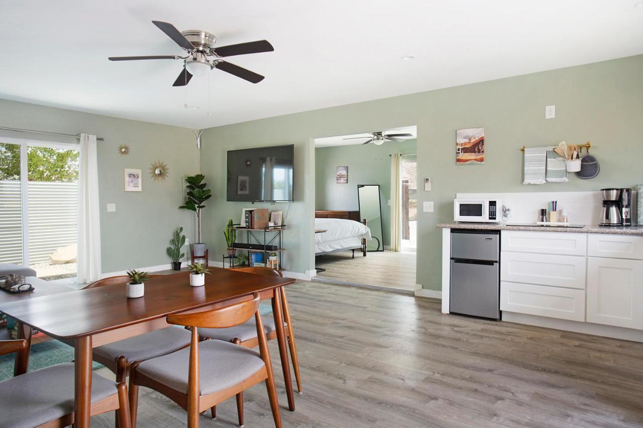 Sapphire Haven + Casita! Pool + Spa + Movie Theatre + 10 Min To Monument! Joshua Tree Exterior foto