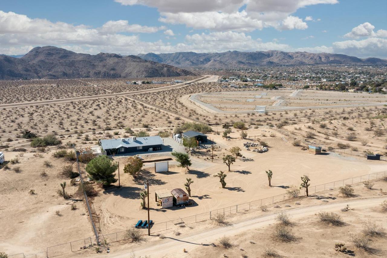 Sapphire Haven + Casita! Pool + Spa + Movie Theatre + 10 Min To Monument! Joshua Tree Exterior foto