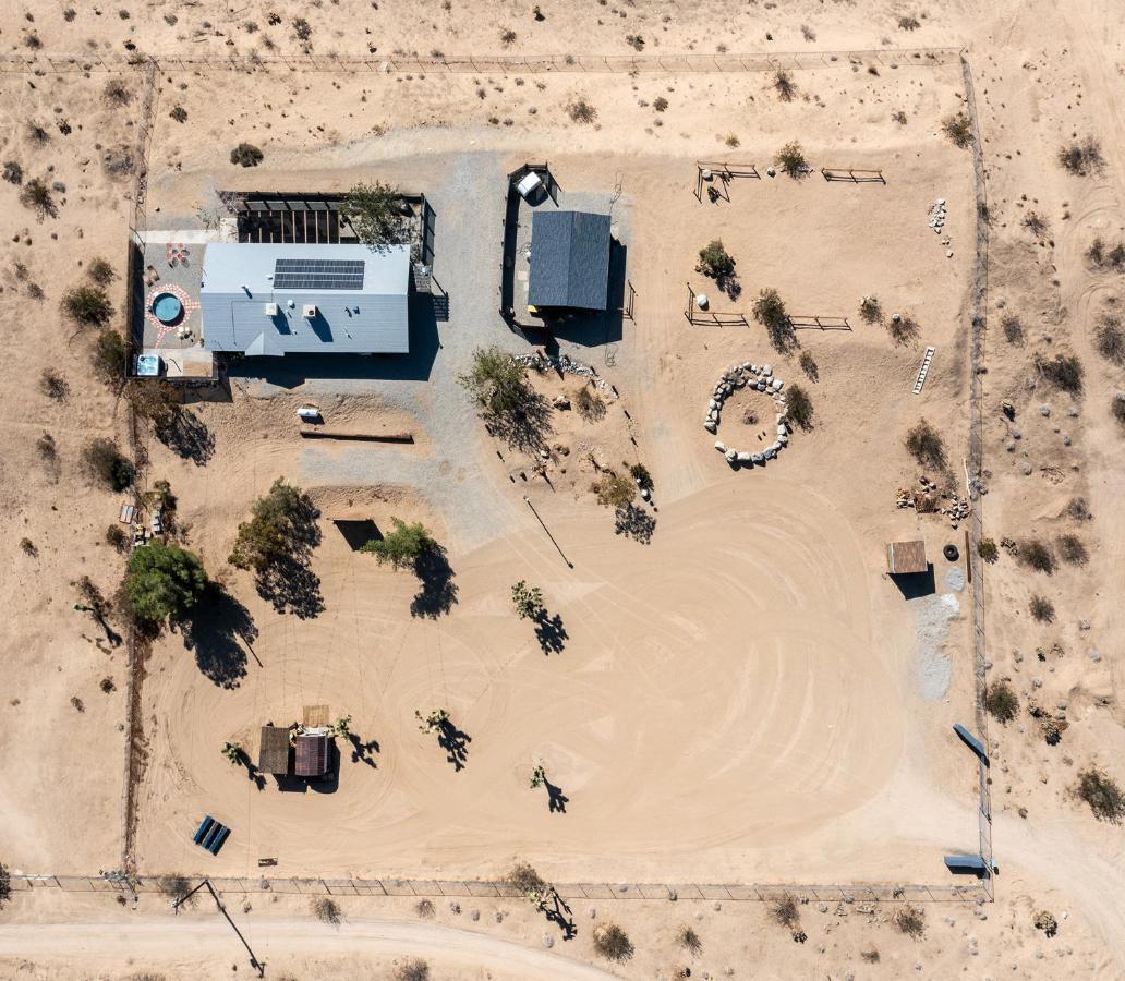 Sapphire Haven + Casita! Pool + Spa + Movie Theatre + 10 Min To Monument! Joshua Tree Exterior foto