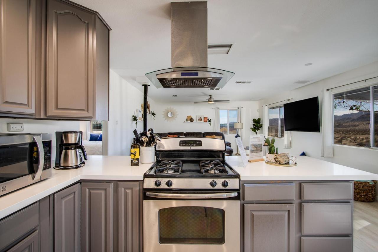 Sapphire Haven + Casita! Pool + Spa + Movie Theatre + 10 Min To Monument! Joshua Tree Exterior foto