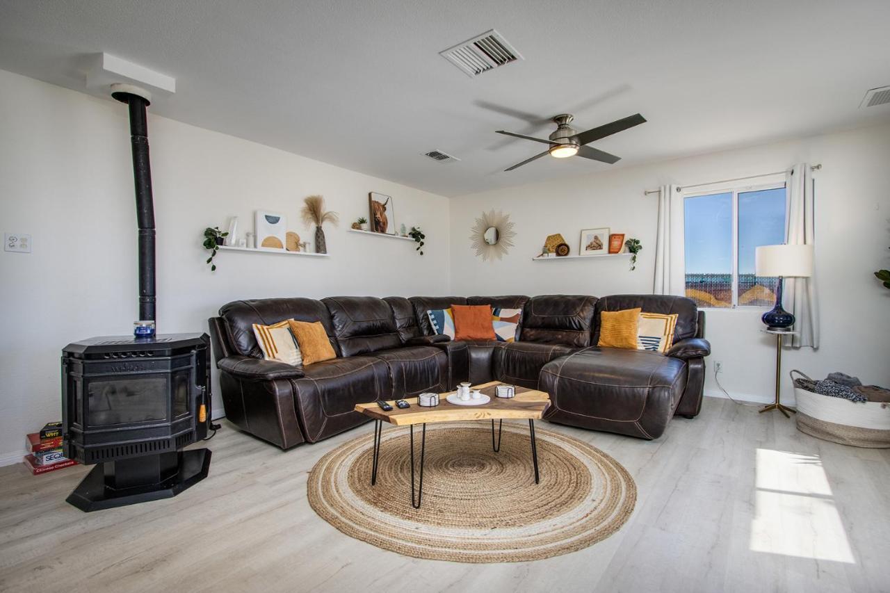 Sapphire Haven + Casita! Pool + Spa + Movie Theatre + 10 Min To Monument! Joshua Tree Exterior foto