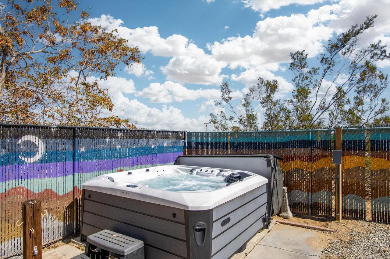 Sapphire Haven + Casita! Pool + Spa + Movie Theatre + 10 Min To Monument! Joshua Tree Exterior foto