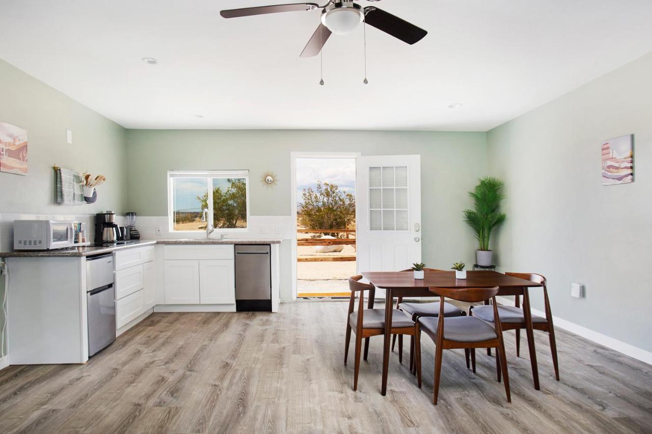 Sapphire Haven + Casita! Pool + Spa + Movie Theatre + 10 Min To Monument! Joshua Tree Exterior foto