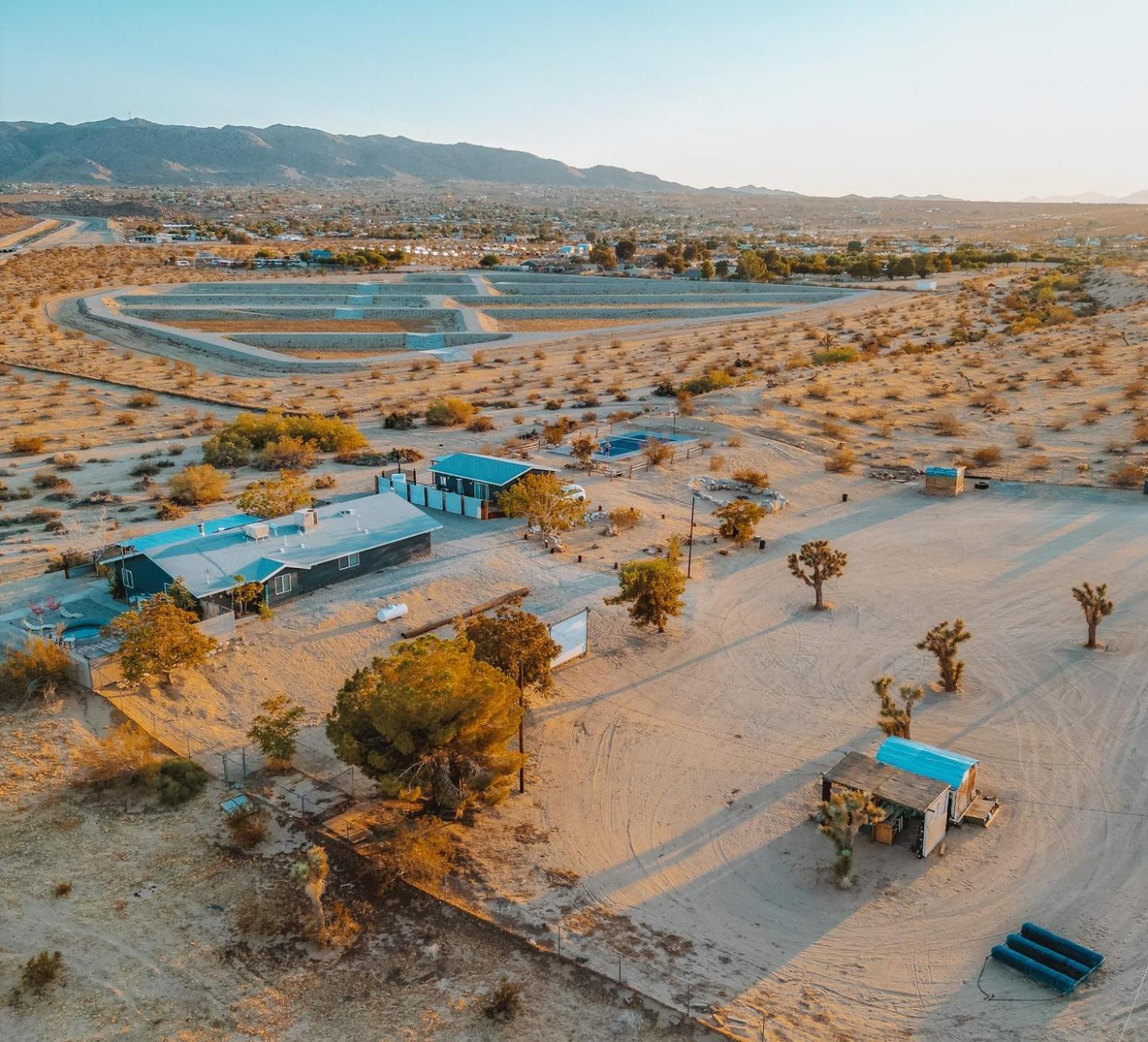 Sapphire Haven + Casita! Pool + Spa + Movie Theatre + 10 Min To Monument! Joshua Tree Exterior foto